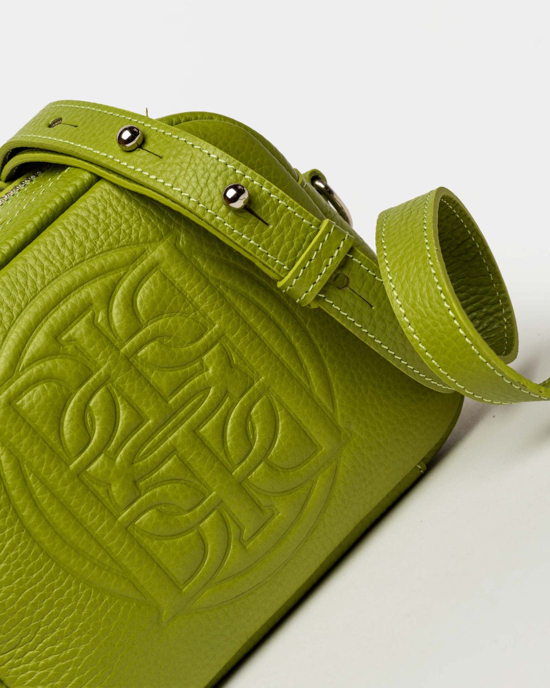 Bandolera Eterial en cuero graneado