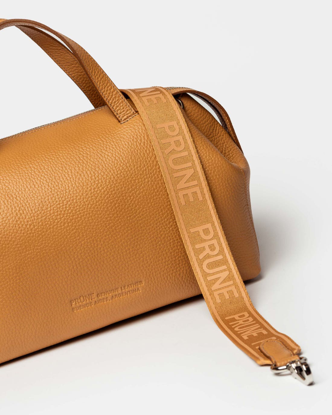 Cartera de mano Resort en cuero graneado