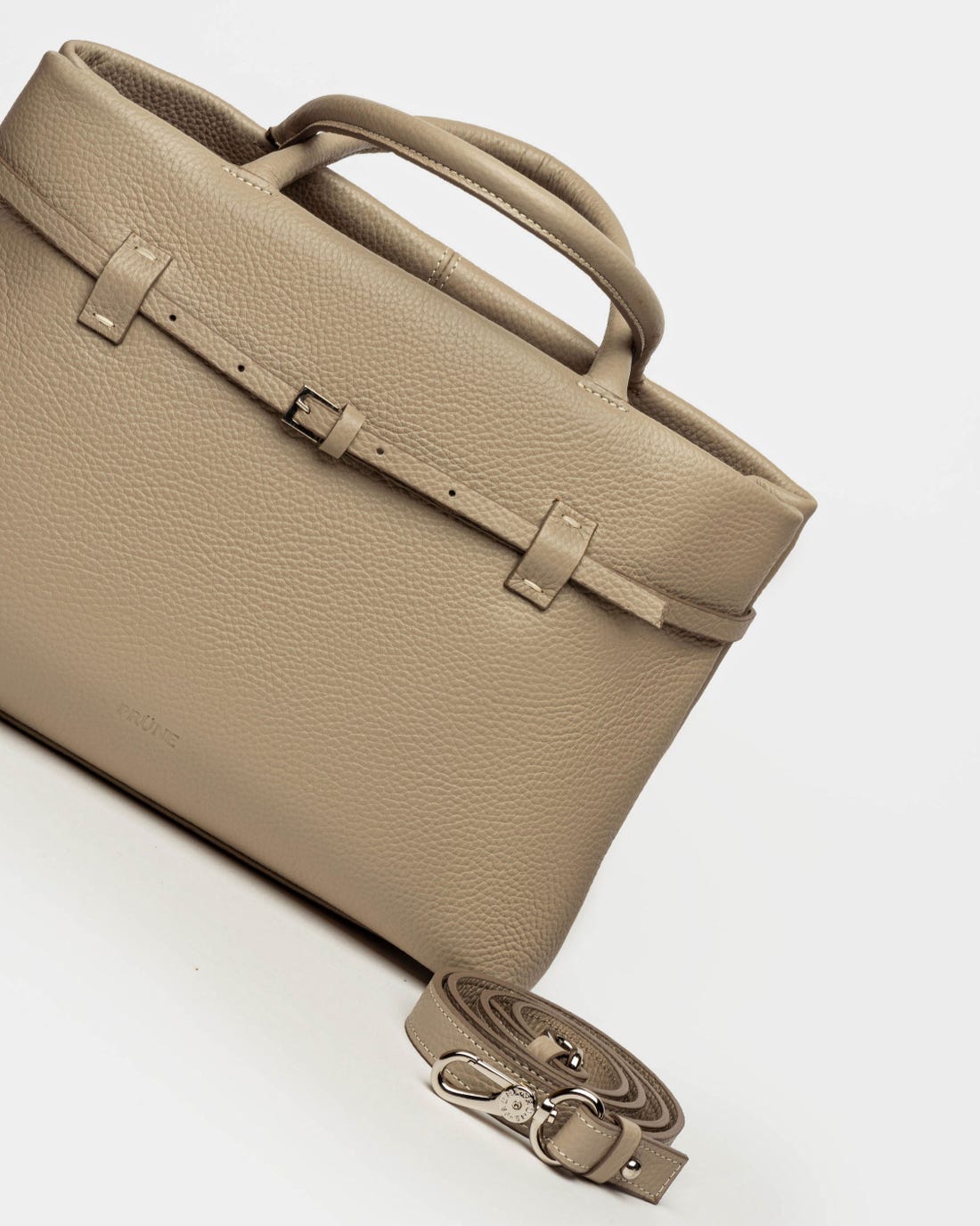 Cartera de mano Bay en cuero graneado