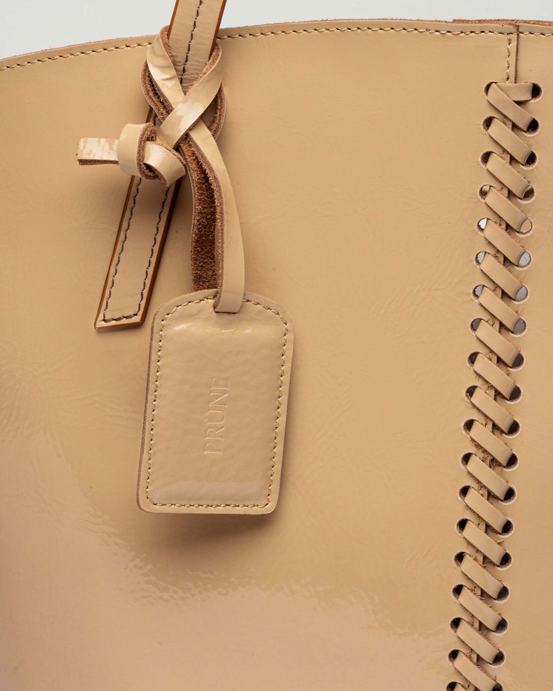 Shopper Neo Craft en cuero charol