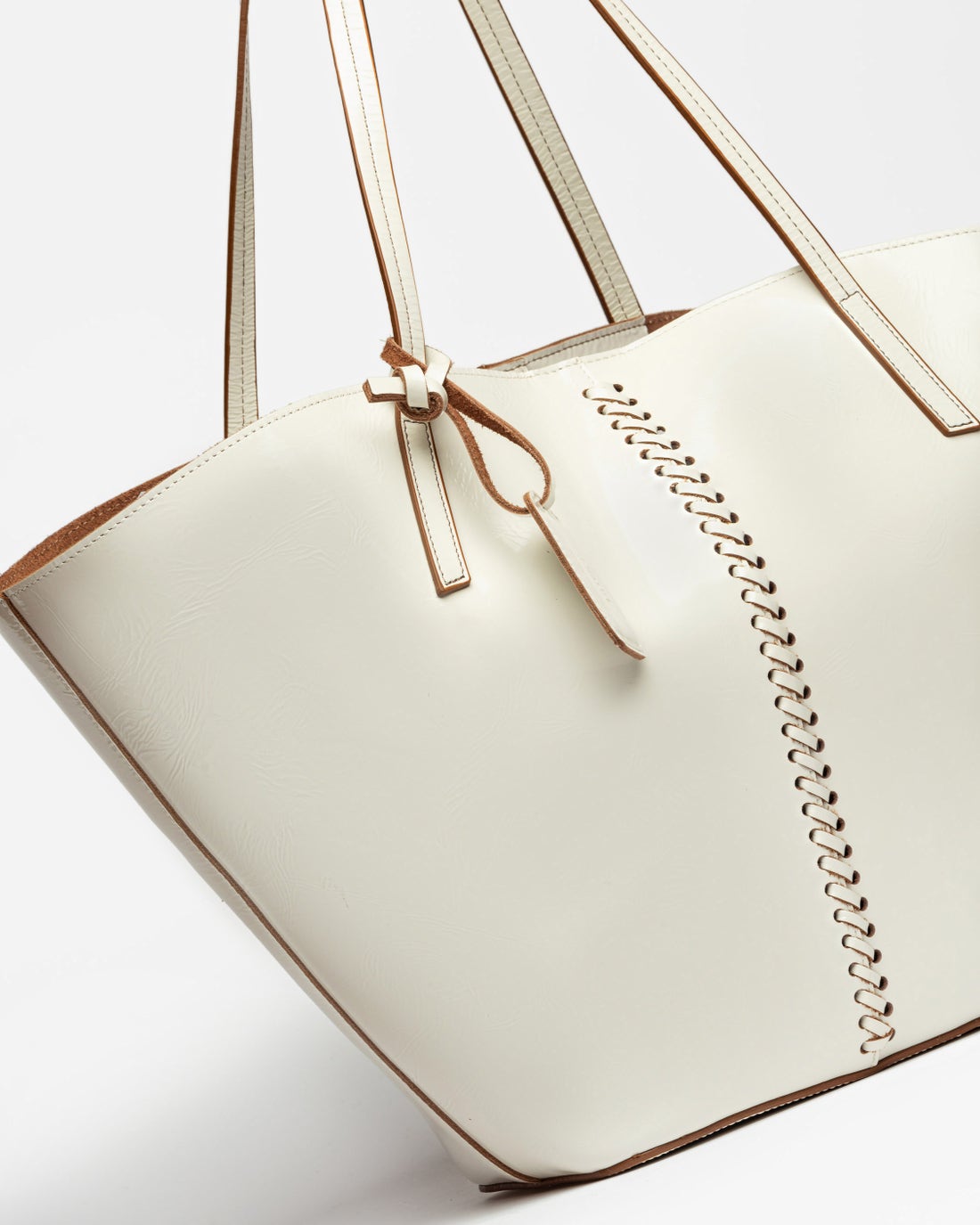 Shopper Neo Craft en cuero charol