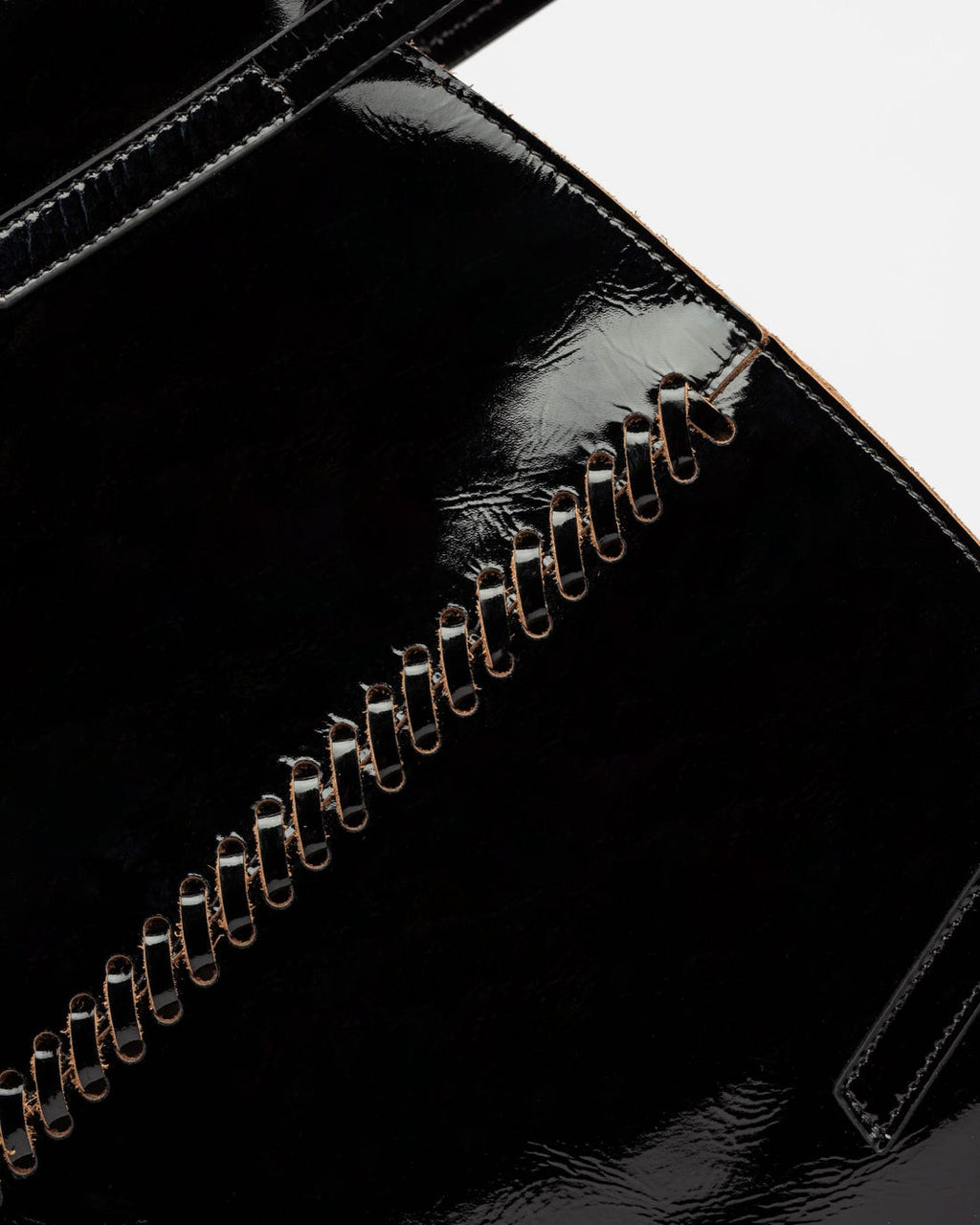 Shopper Neo Craft en cuero charol