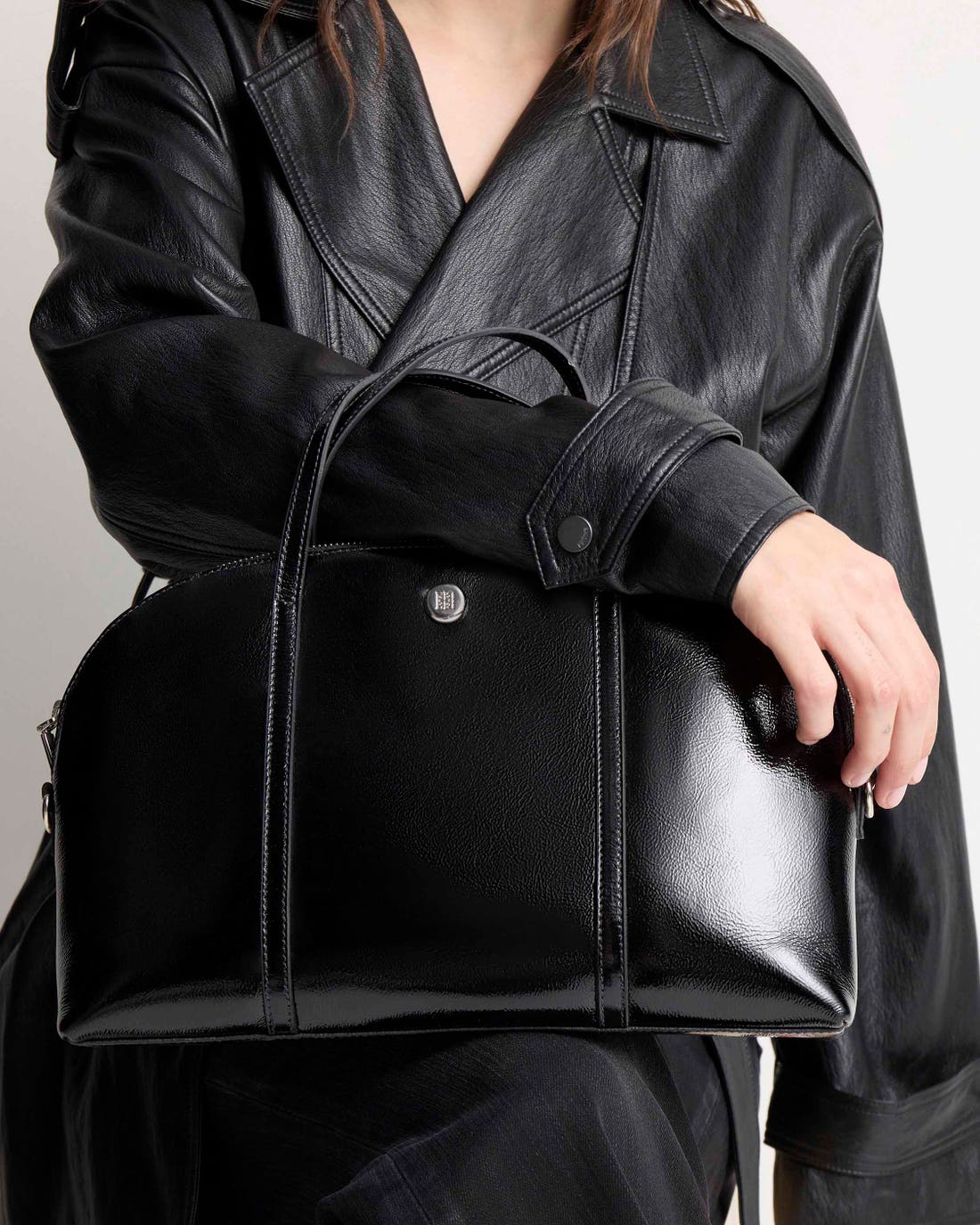 Saltar al comienzo de la galería de imágenes Cartera de mano Bonnie en charol