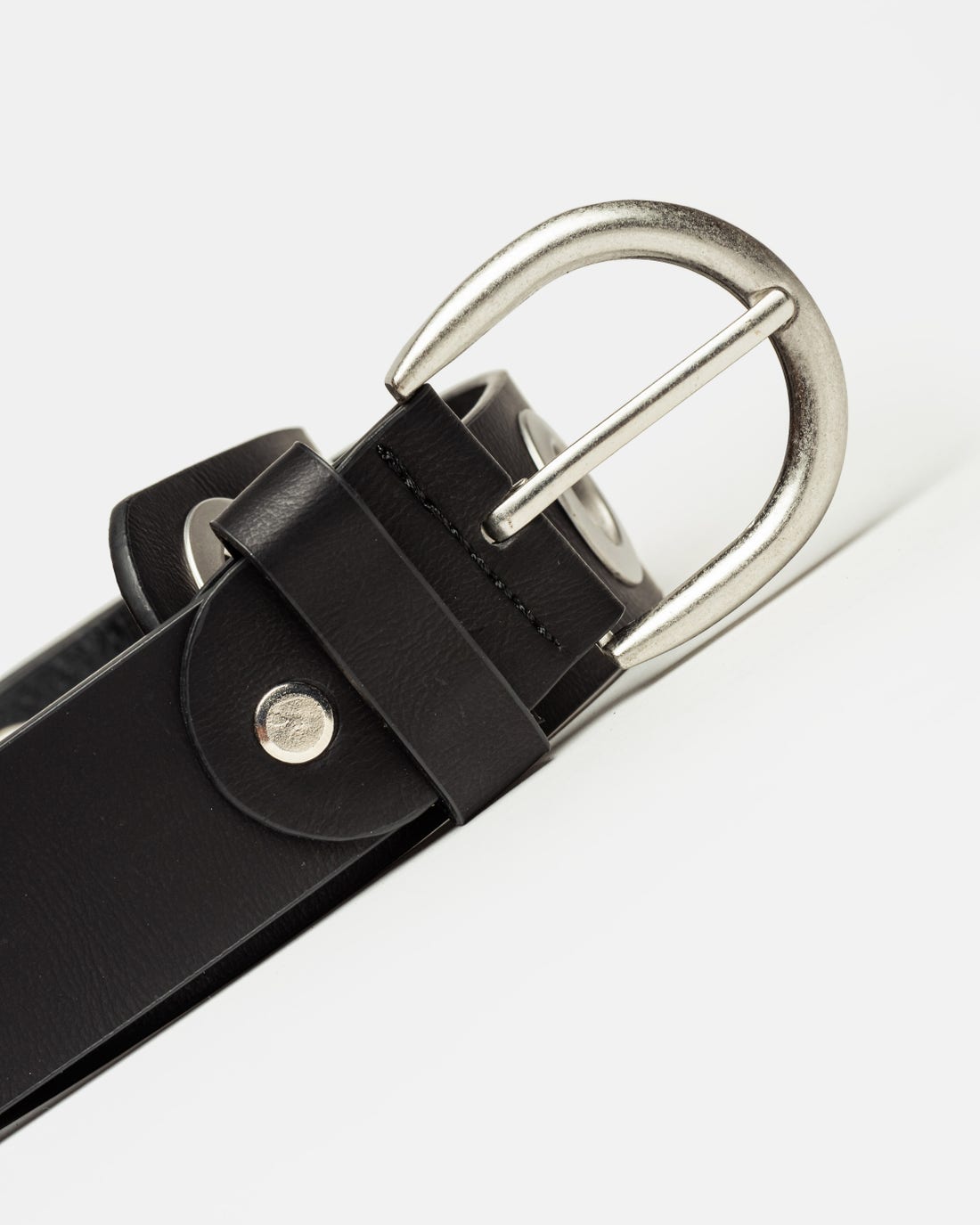 Cinturón Milos en efecto cuero