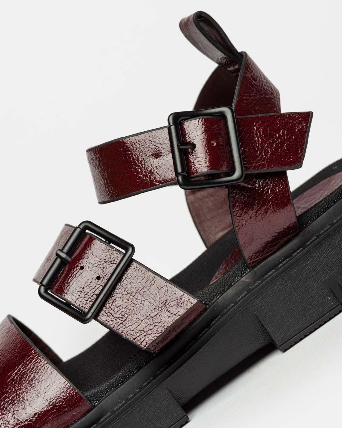 Sandalia media Nina en efecto cuero