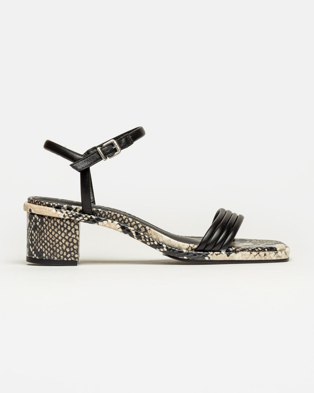 Sandalia media Lara en cuero snake print