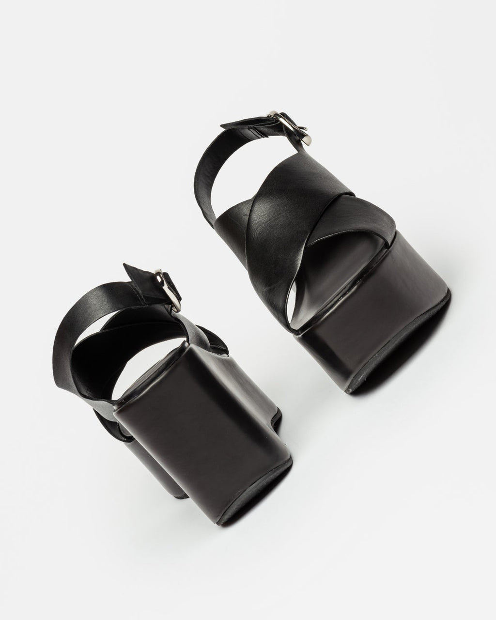 Sandalia alta Eloisa en cuero liso