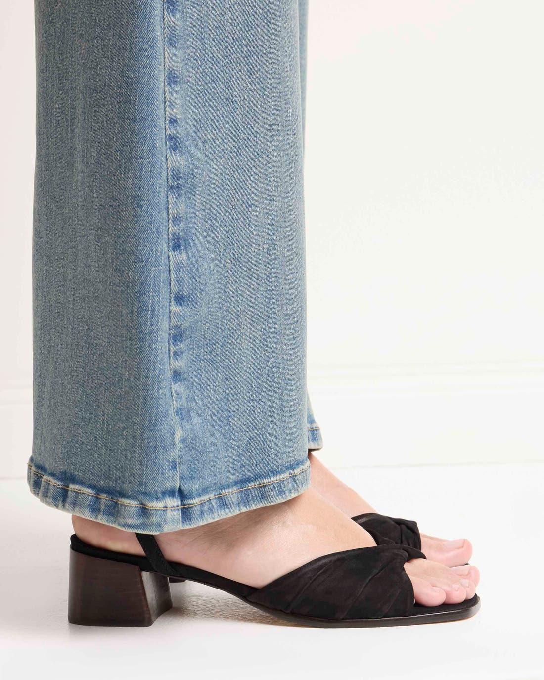 Sandalia media Elina en cuero nobuk