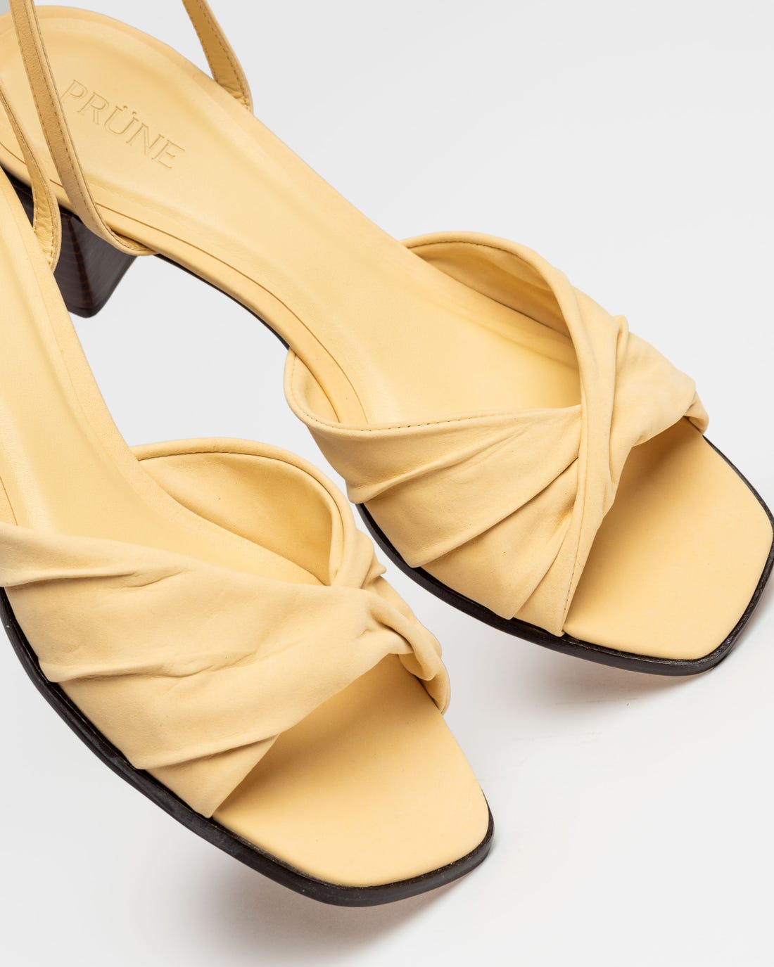 Sandalia media Elina en cuero nobuk