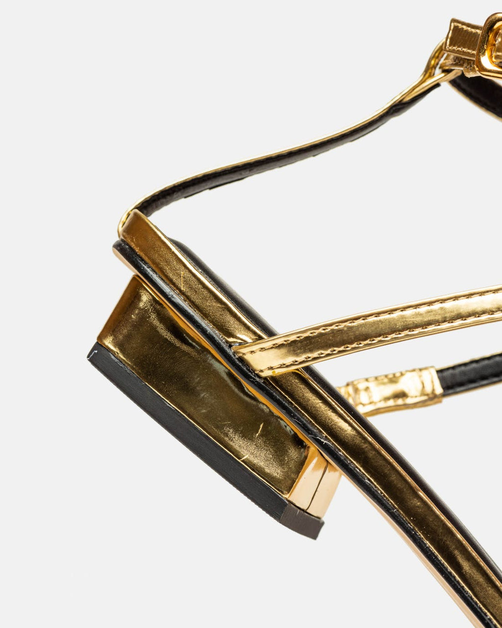 Sandalia baja Goldie en cuero metalizado