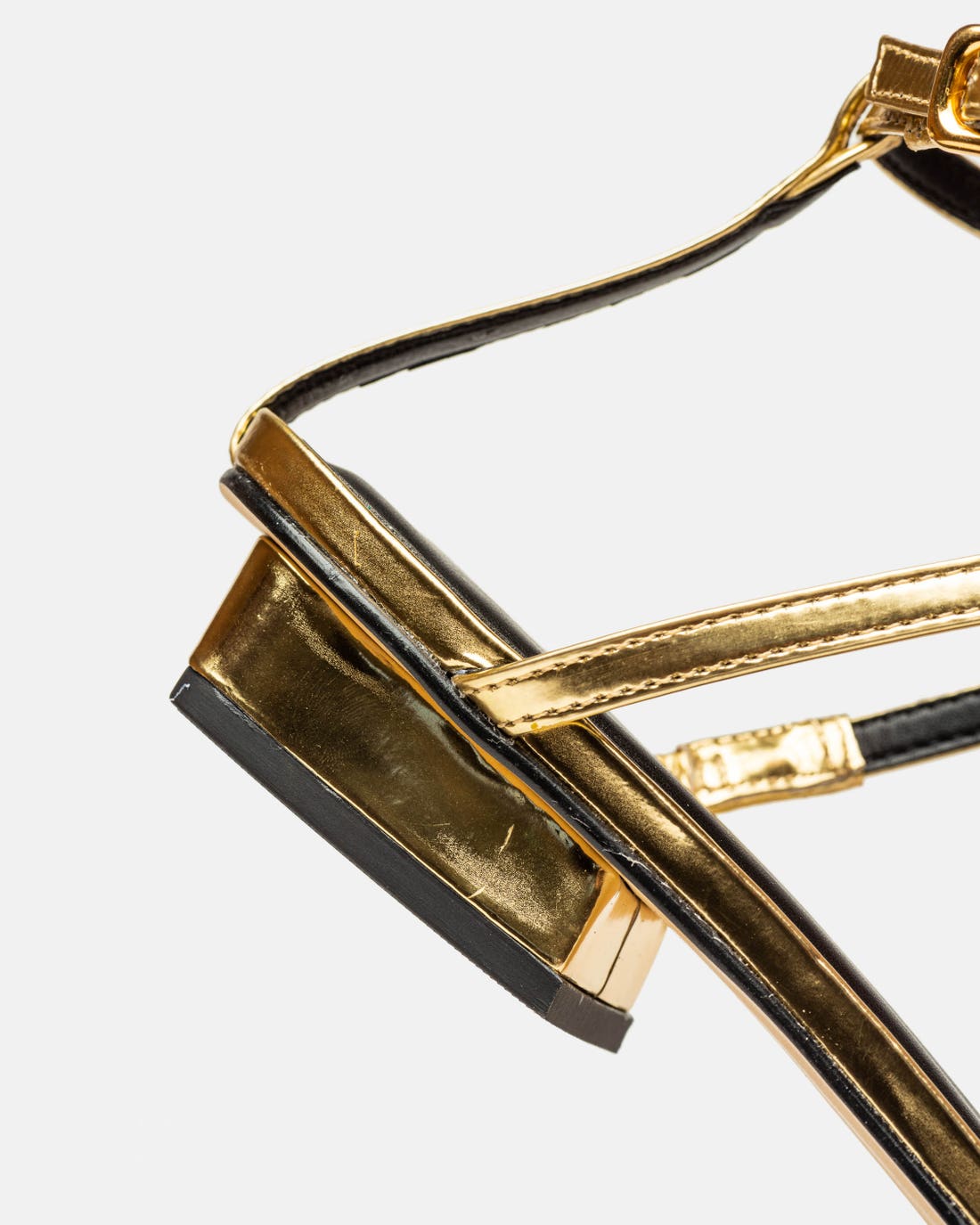 Sandalia baja Goldie en cuero metalizado